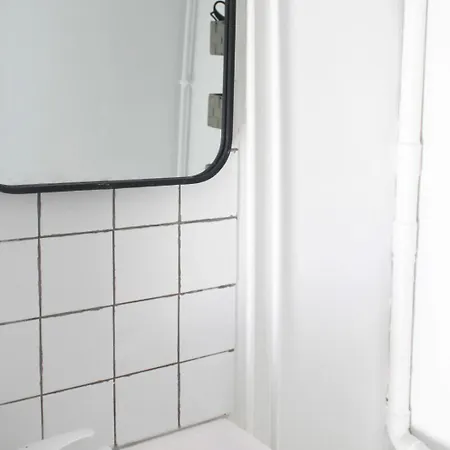 Bright & Equipped At The Gate To Paris